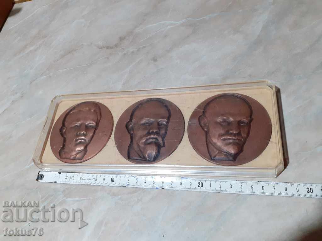 Delivery of A set of plaques with Lenin Delivery of A set of plaques with Lenin