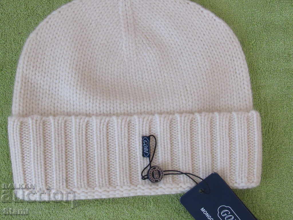 Auction GOBI Women's Knitted White Hat, 100% Cashmere, Mongolia Auction GOBI Women's Knitted White Hat, 100% Cashmere, Mongolia