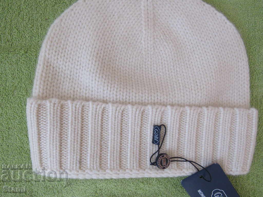 Delivery of GOBI Women's Knitted White Hat, 100% Cashmere, Mongolia Delivery of GOBI Women's Knitted White Hat, 100% Cashmere, Mongolia
