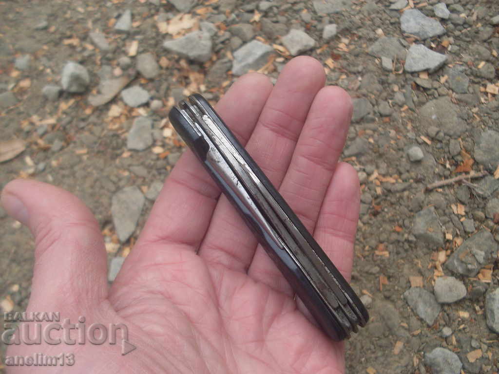 CUIT DE BUZUUNAR DE COLECȚIE - 7 CUIT DE BUZUUNAR DE COLECȚIE - 7