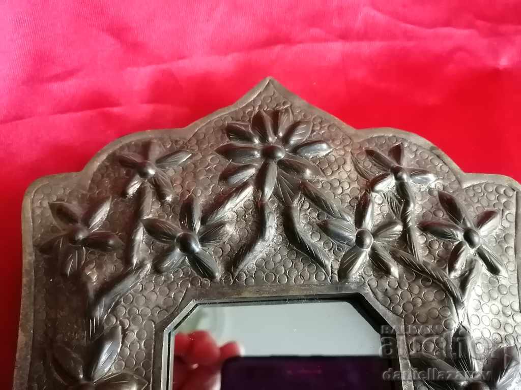 Licitație Oglindă de masă antică cu accesorii din alamă