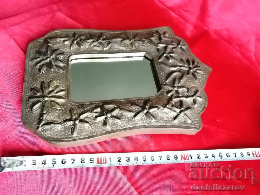 Доставка на Старинно Настолно Огледало с Месингов обков Доставка на Старинно Настолно Огледало с Месингов обков