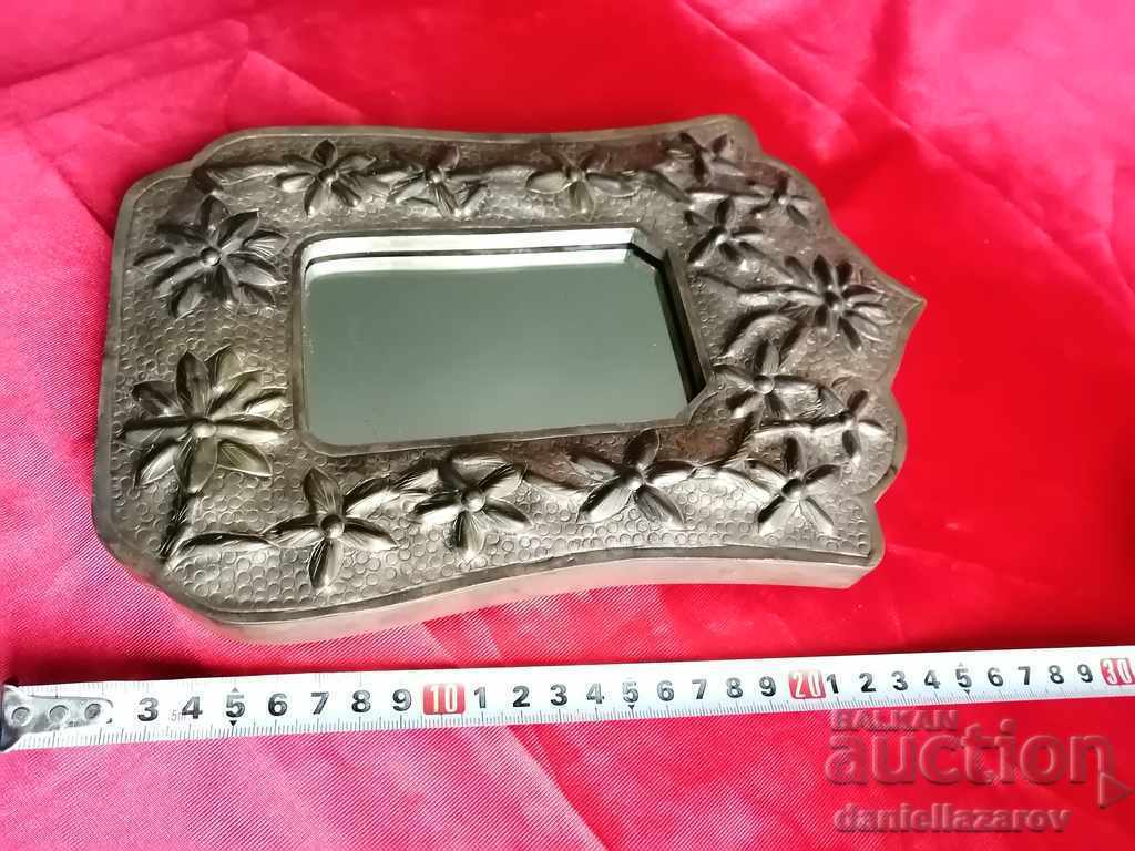Livrarea Oglindă de masă antică cu accesorii din alamă