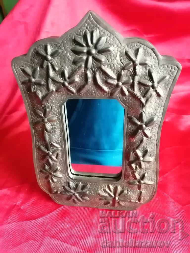 Oglindă de masă antică cu accesorii din alamă