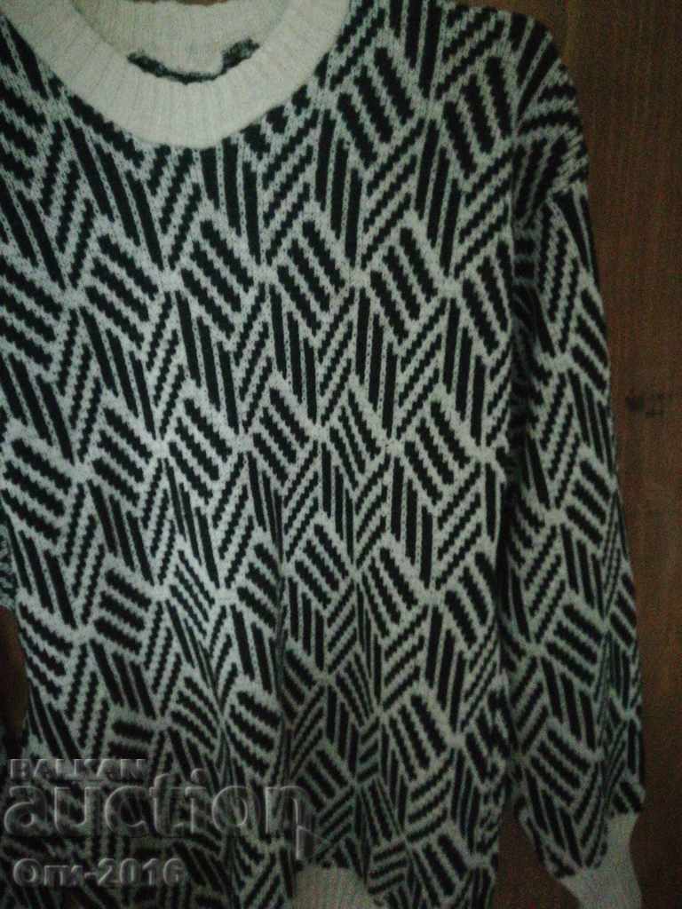 Men's sports SWEATER with price 5.00 BGN | € 2.56 Men's sports SWEATER with price 5.00 BGN | € 2.56