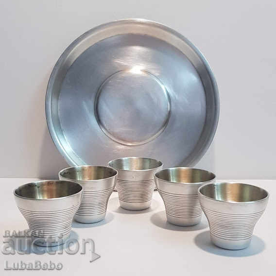 Δημοπρασία Βαθιά επαργυρωμένα πέντε φλιτζάνια με δίσκο. Δημοπρασία Βαθιά επαργυρωμένα πέντε φλιτζάνια με δίσκο.