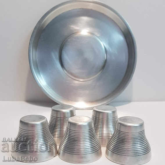 Παράδοση Βαθιά επαργυρωμένα πέντε φλιτζάνια με δίσκο. Παράδοση Βαθιά επαργυρωμένα πέντε φλιτζάνια με δίσκο.