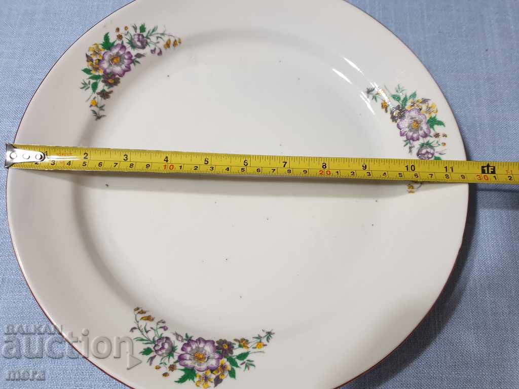 Delivery of Porcelain round plateau - Dyanko Stefanov Delivery of Porcelain round plateau - Dyanko Stefanov