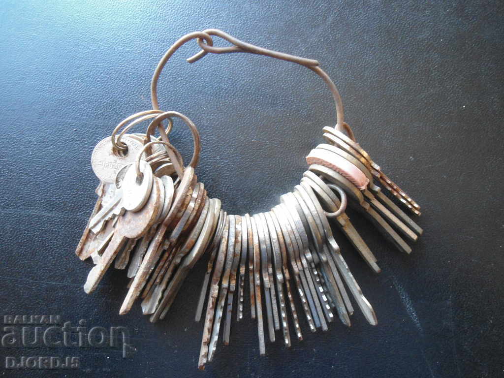 Lot of old keys, 45 pieces with price 9.00 BGN | € 4.60 Lot of old keys, 45 pieces with price 9.00 BGN | € 4.60