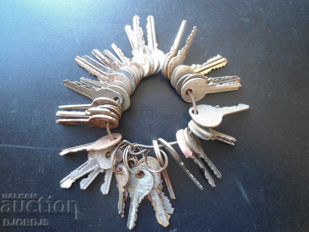 Lot of old keys, 45 pieces