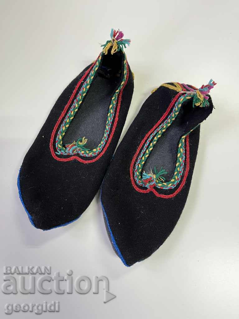 Old household slippers №1539