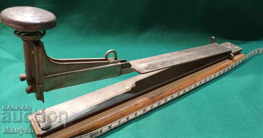 I am selling an old appliance, "SPHINX", ELASTIK. with price 45.00 BGN | € 23.01