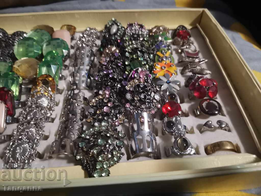 Аукцион 92 броя пръстени Аукцион 92 броя пръстени