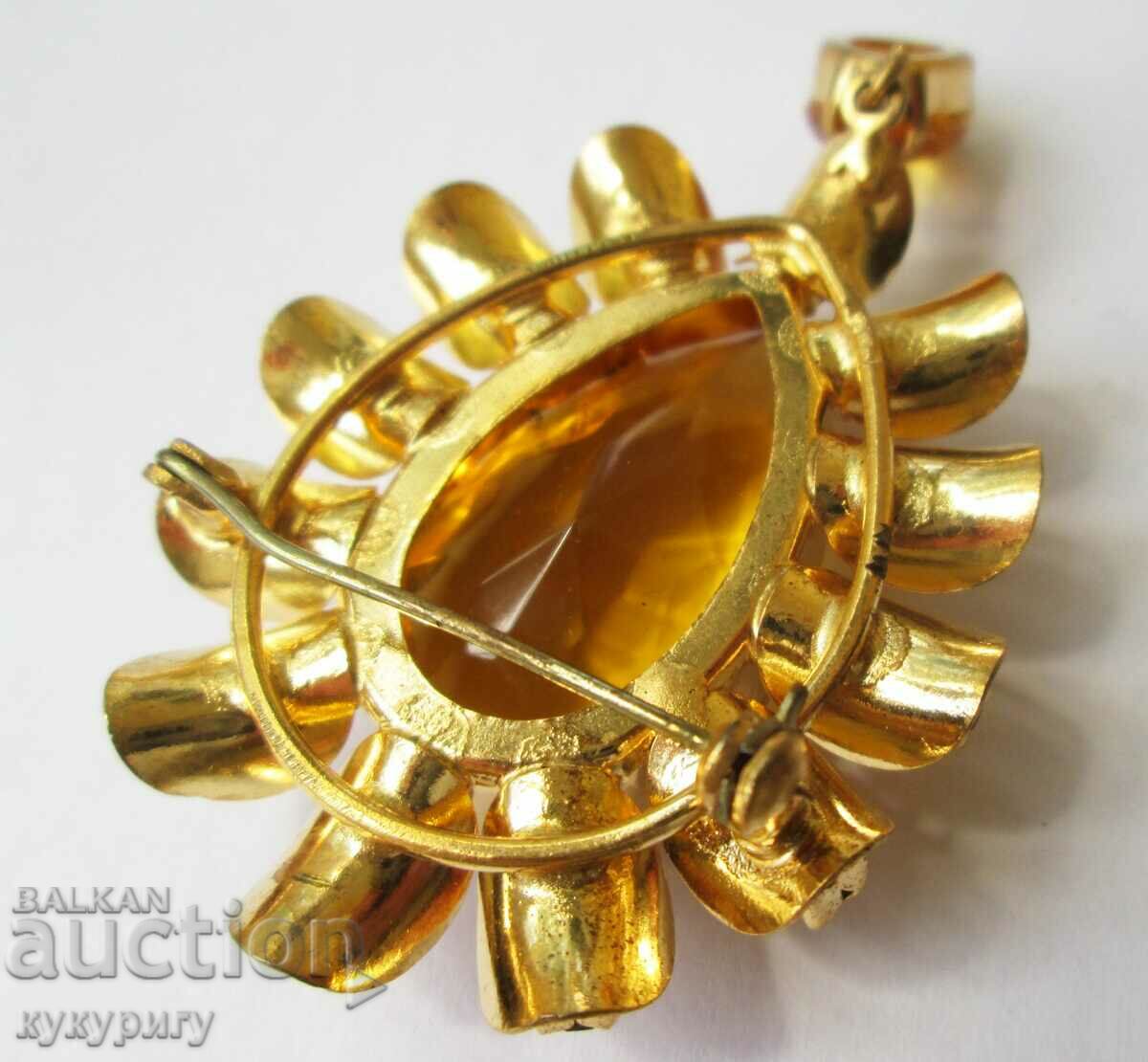 Beautiful old lady's gold plated brooch with stones - 6 Beautiful old lady's gold plated brooch with stones - 6