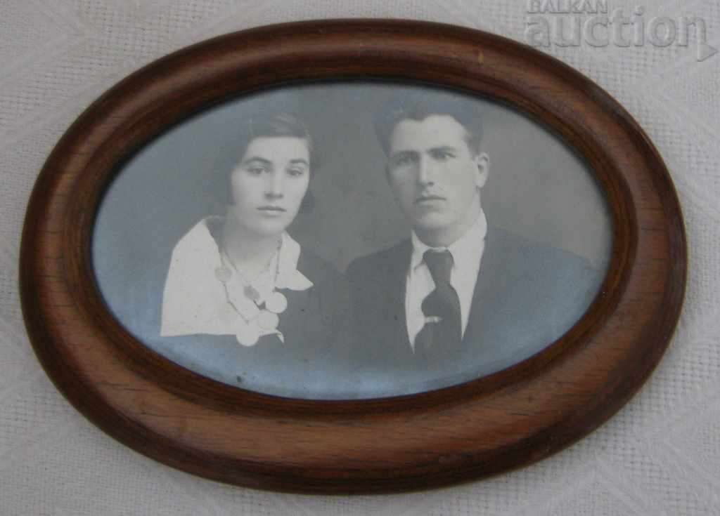 CADRU OVAL VECHI DE LEMN CU FOTO - 6 CADRU OVAL VECHI DE LEMN CU FOTO - 6