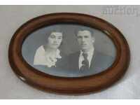OLD WOODEN OVAL FRAME WITH PHOTO