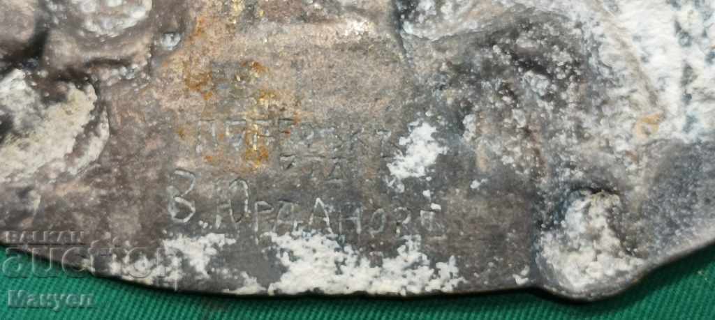 Delivery of I am selling an old panel, a plaque. Delivery of I am selling an old panel, a plaque.