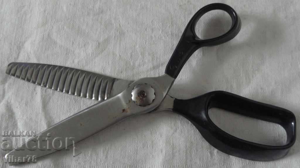 Auction GEAR SCISSORS WITH BOX Auction GEAR SCISSORS WITH BOX