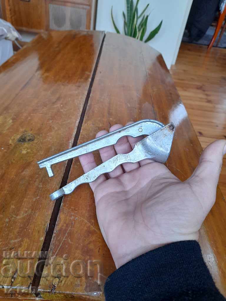 Old aluminum garlic press - 5