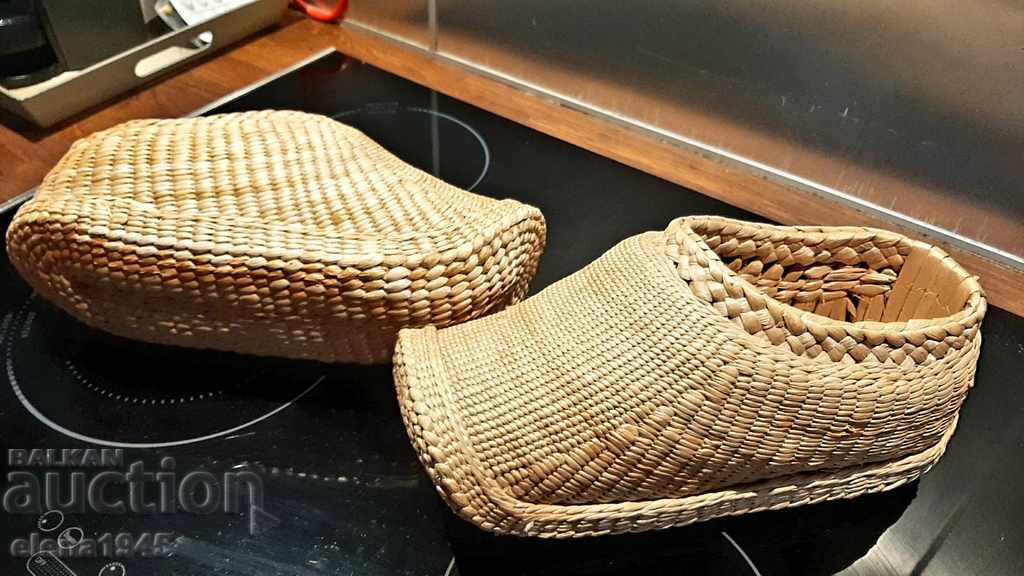 Auction KNITTED STRAW CABIN Auction KNITTED STRAW CABIN