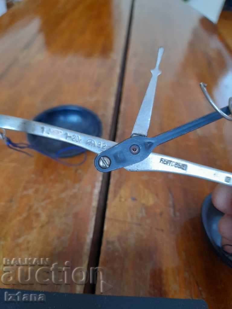 Auction Old scale Auction Old scale