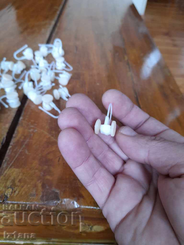 Delivery of Old hooks, curtain hooks Delivery of Old hooks, curtain hooks