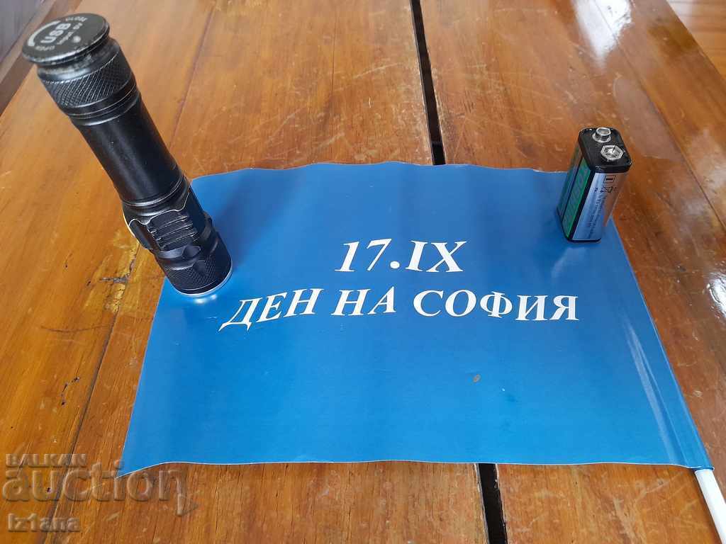 Auction Old banner grows, but doesn't age Auction Old banner grows, but doesn't age