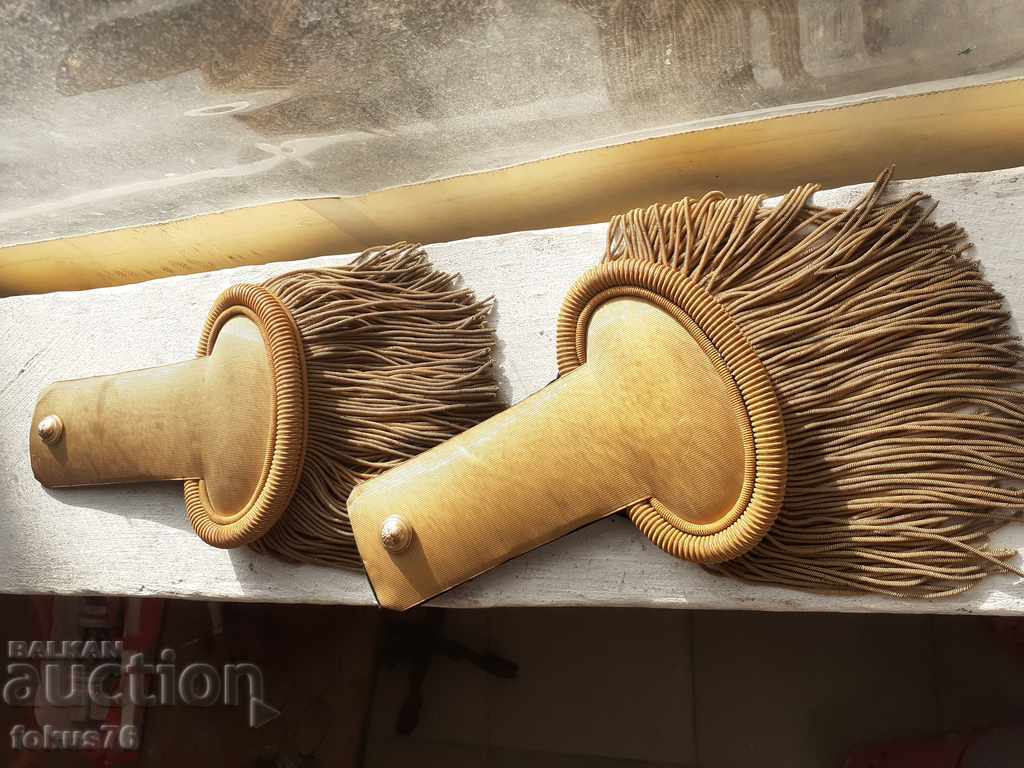 Delivery of Old French epaulettes earthenware