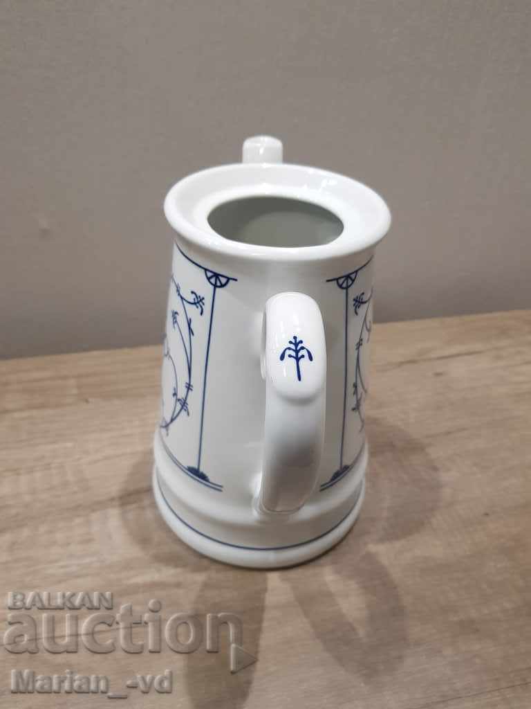 Auction  Porcelain jug