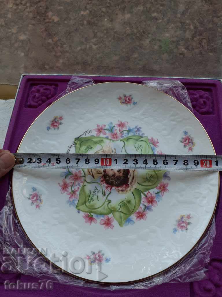 Доставка на Колекционерска чиния Royal Doulton Valentines Day 1984 Доставка на Колекционерска чиния Royal Doulton Valentines Day 1984