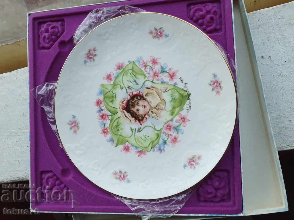 Royal Doulton Valentines Day 1984 Collectible Plate