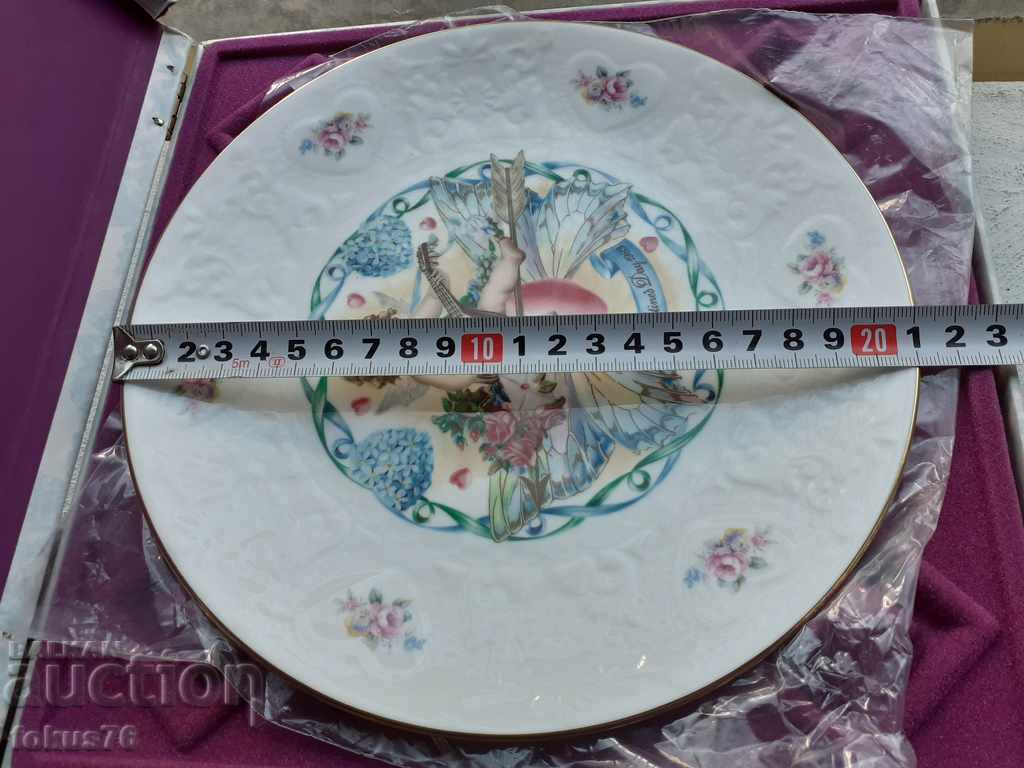 Royal Doulton Valentines Day 1983 Collectible Plate - 5