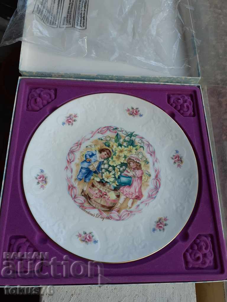 Royal Doulton Valentines Day 1985 Collectible Plate