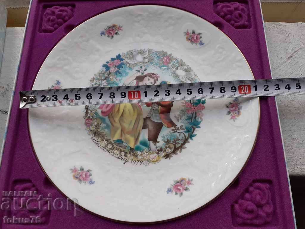 Royal Doulton Valentines Day 1979 Collectible Plate - 5 Royal Doulton Valentines Day 1979 Collectible Plate - 5