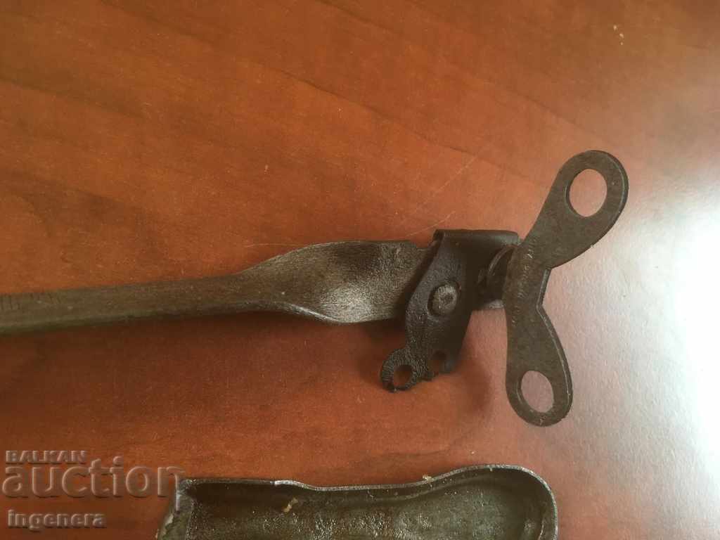 LOT RETRO BOTTOM OPENER AND OTHER METAL HANDLE with price 13.00 BGN | € 6.65