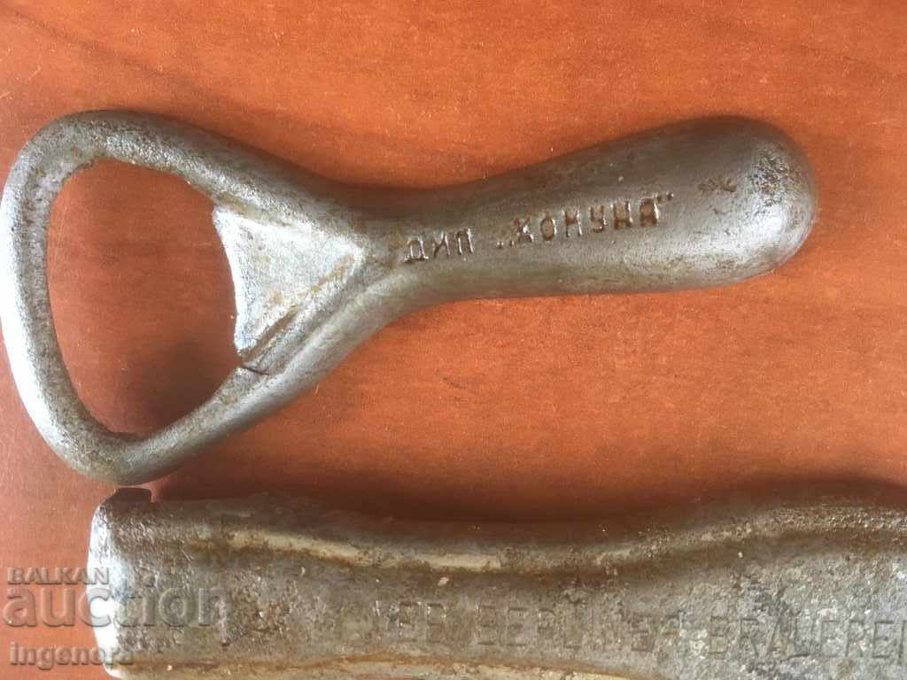 Auction  LOT RETRO BOTTOM OPENER AND OTHER METAL HANDLE