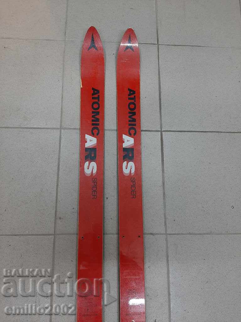 Schi de colecție Atomic 130 cm cu preț 7.00 BGN | € 3.58