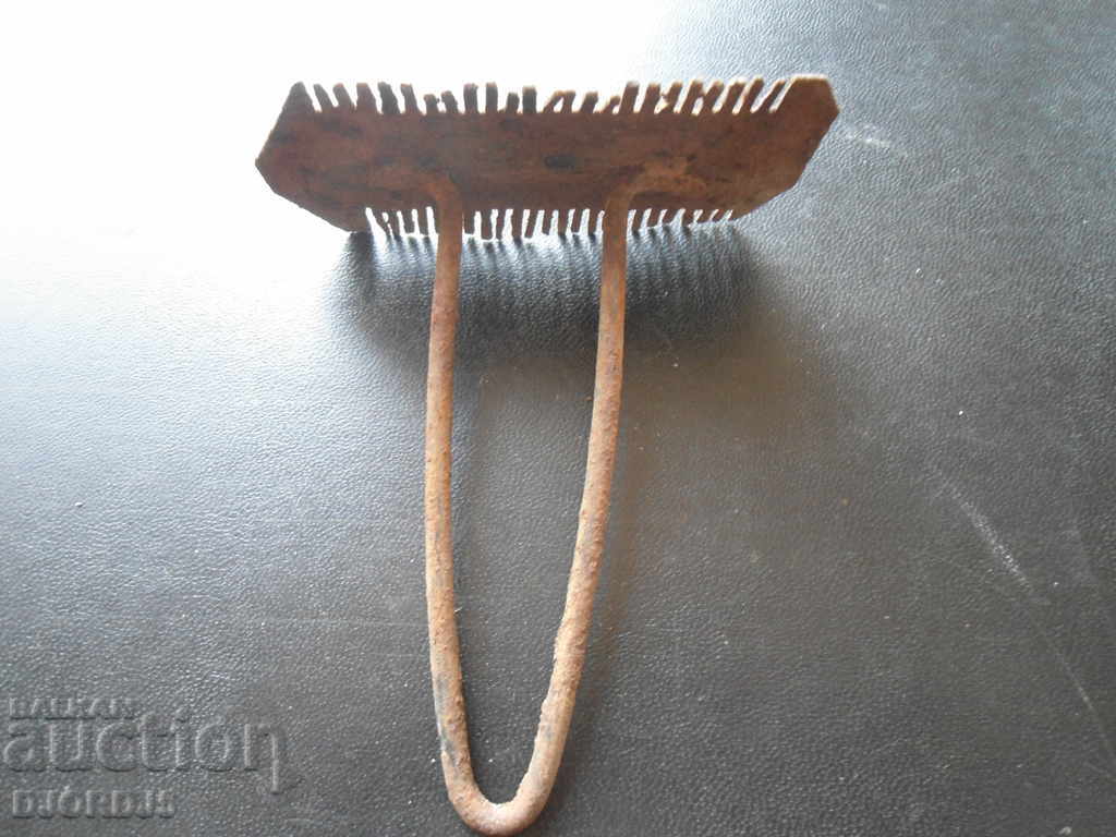 Old cheerleaders with price 2.00 BGN | € 1.02