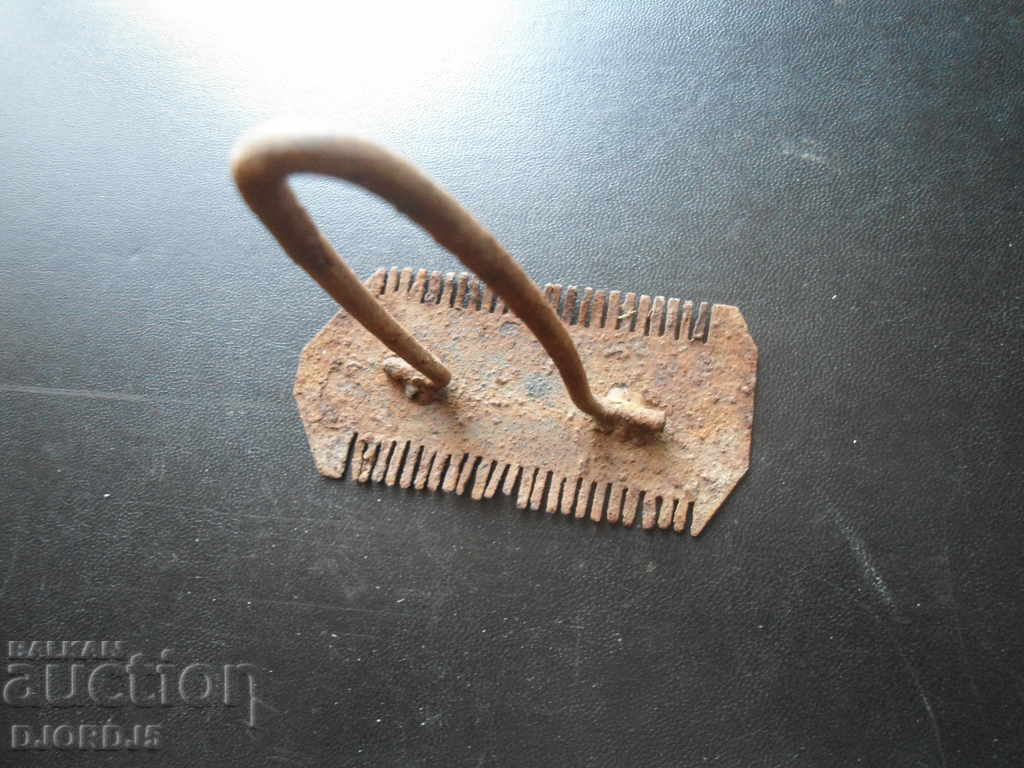 Auction  Old cheerleaders