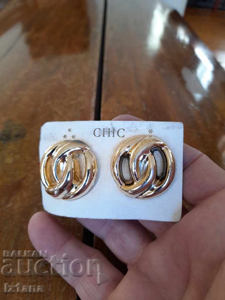 Стари Дамски обици с цена 5.00 лв. | € 2.56 Стари Дамски обици с цена 5.00 лв. | € 2.56