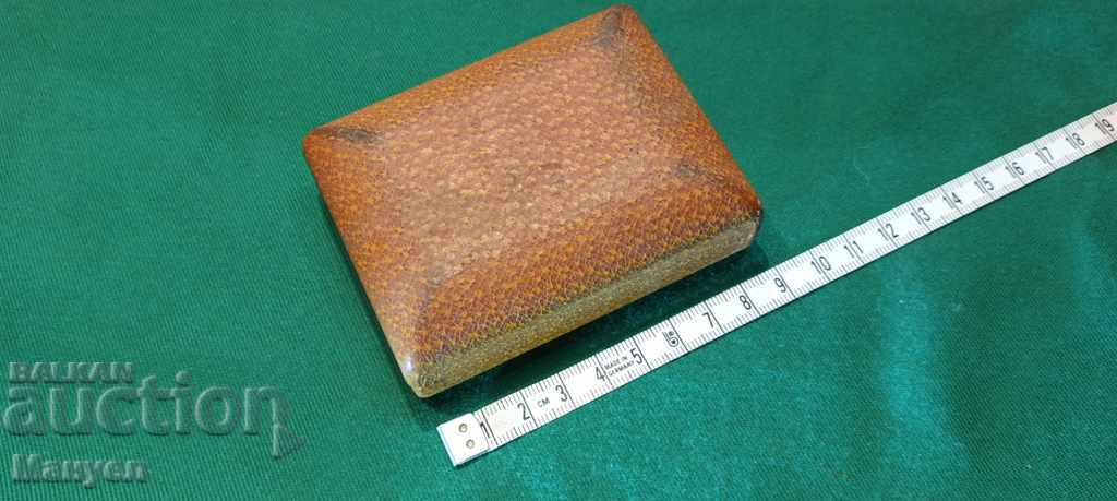 I am selling an old lighter box with price 18.00 BGN | € 9.20 I am selling an old lighter box with price 18.00 BGN | € 9.20