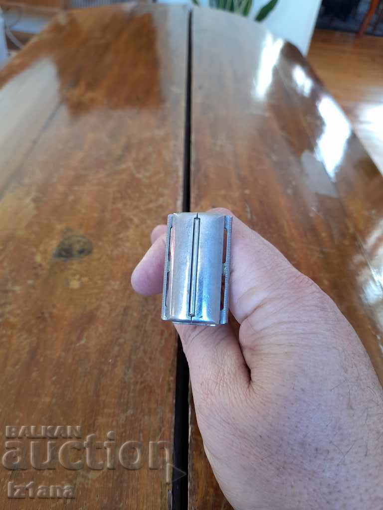 Παράδοση Ένα παλιό ξυράφι Παράδοση Ένα παλιό ξυράφι