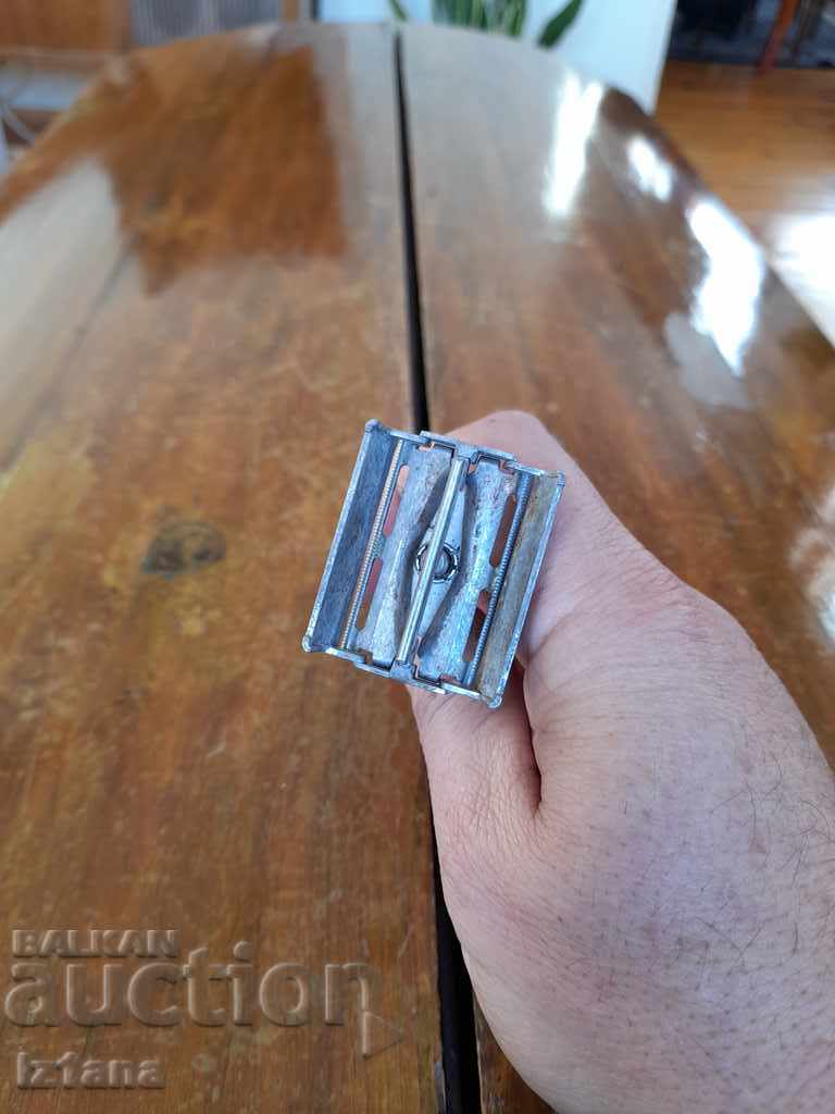 Ένα παλιό ξυράφι - 5 Ένα παλιό ξυράφι - 5