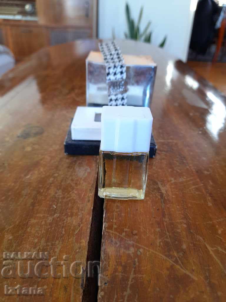 Delivery of Old perfume Cristal Delivery of Old perfume Cristal