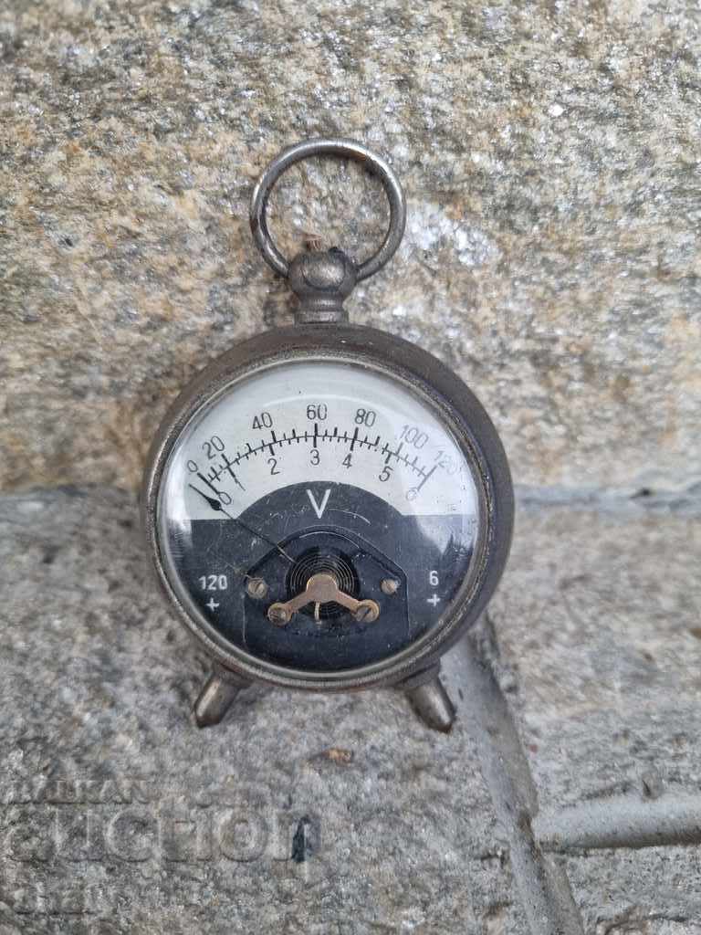 Παλιά συσκευή. Βολτόμετρο