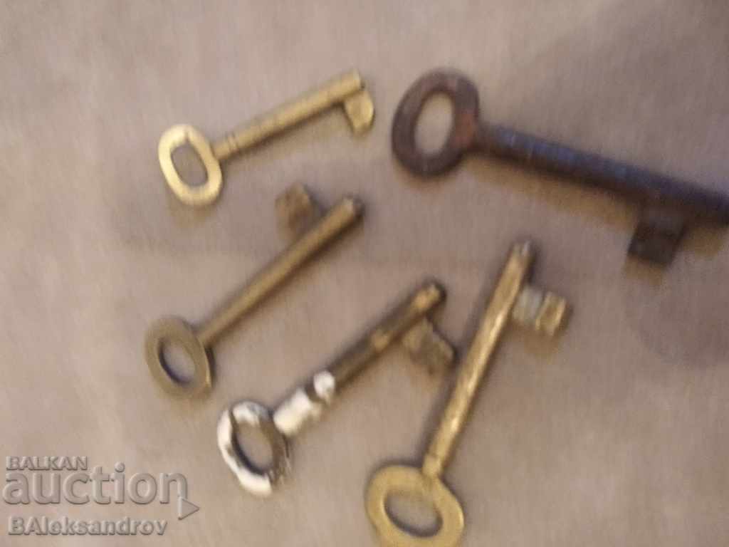 Auction Lot of four brass keys and one no Auction Lot of four brass keys and one no