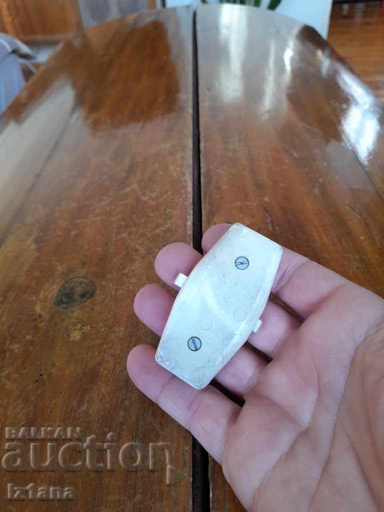 Παλιός διακόπτης φώτων νύχτας με τιμή 6.00 BGN | € 3.07