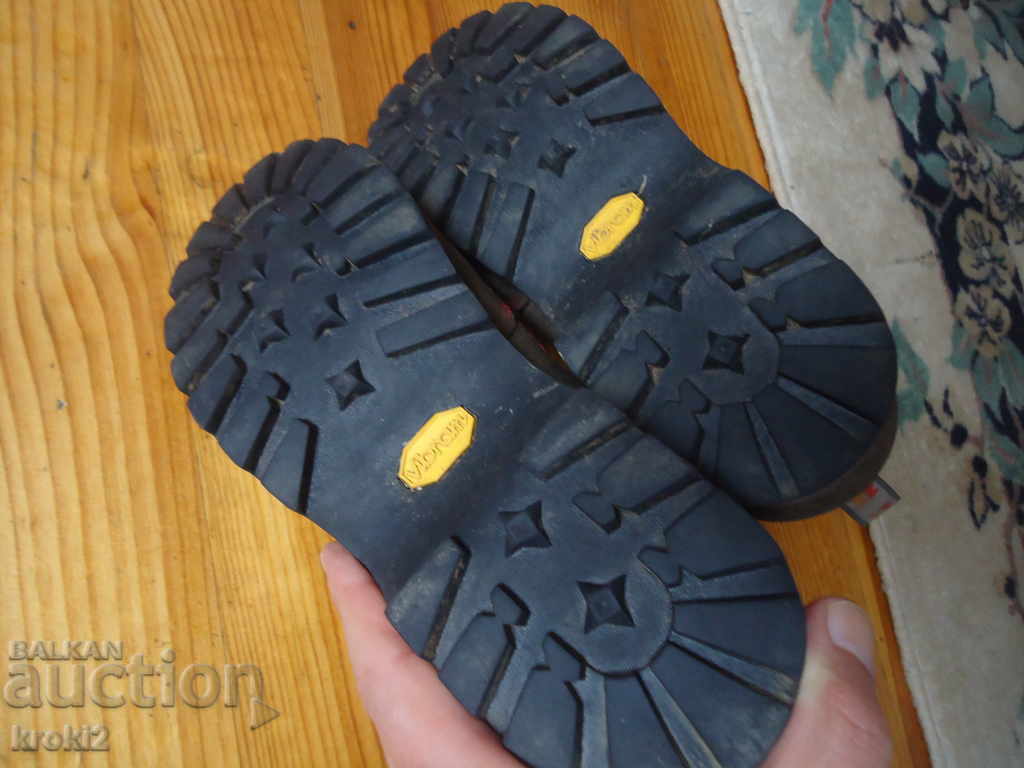 Delivery of Tourist women's children's shoes GARMONT 37 number