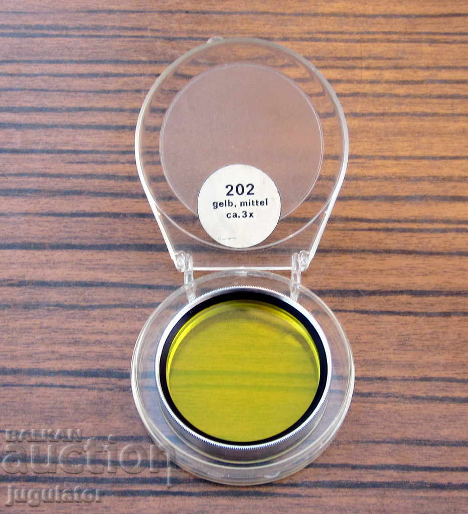 old German unused yellow filter with box with price 10.00 BGN | € 5.11