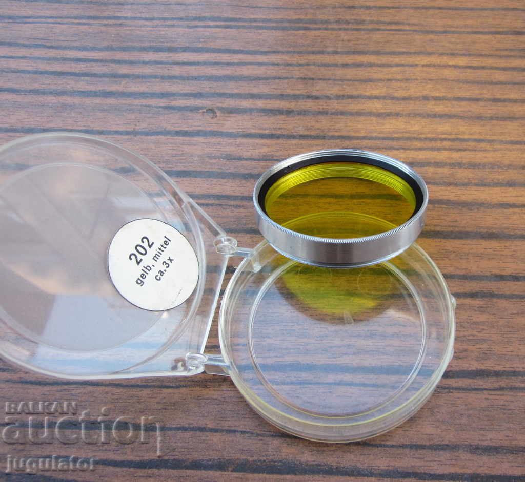 Delivery of old German unused yellow filter with box